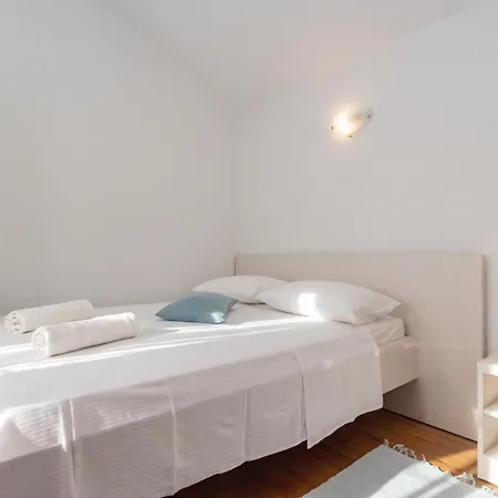 Front In Tatil Evi