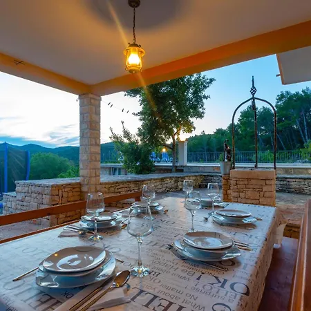 Front In Tatil Evi *