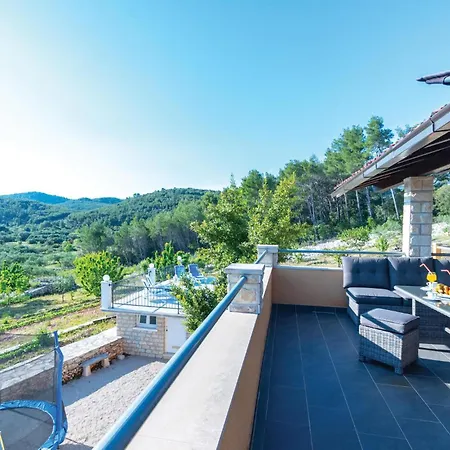 Front In Tatil Evi Čara