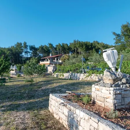 Front In Tatil Evi