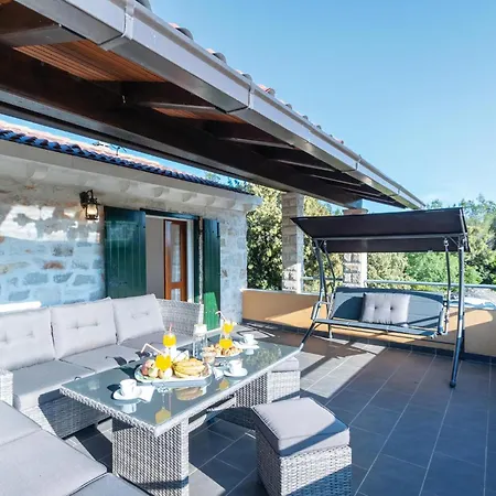 Tatil Evi Front In *