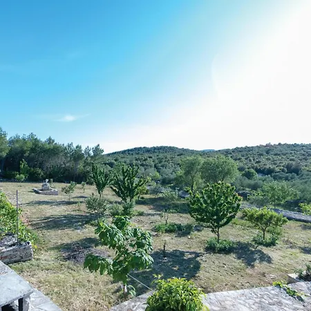 Front In Tatil Evi Čara