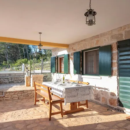 Tatil Evi Front In Čara