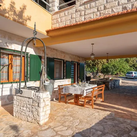 Front In Tatil Evi