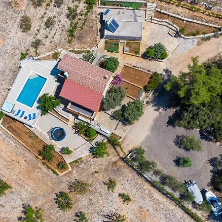 Tatil Evi Front In Čara