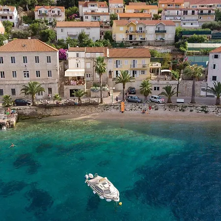 Tatil Evi Front In