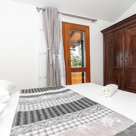 Front In Tatil Evi *