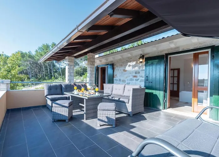 Pet Friendly In Čara